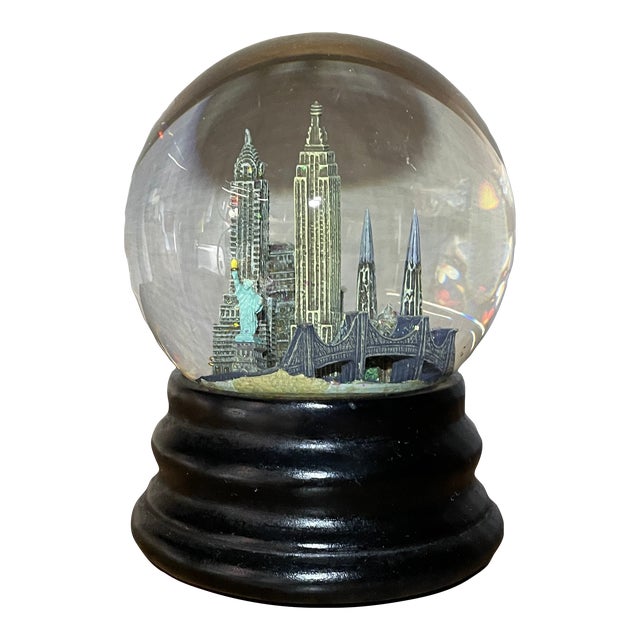 Sak’s Fifth Avenue New York City Musical Snow Globe For Sale