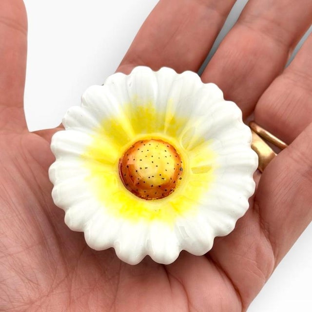 Vintage Limoges France Peint Main Flower Trinket Box With Bee Clasp For Sale In New York - Image 6 of 14