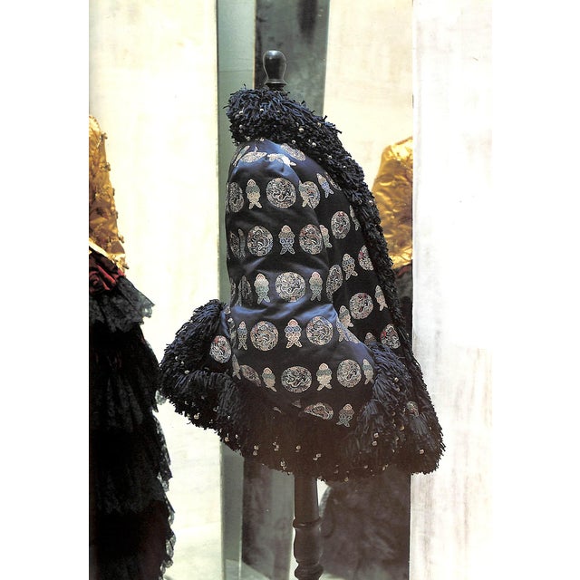 Paper "Moments De Mode" 1986 Fernandez, Dominique, Mauries, Patrick, and Nourissier, Francois For Sale - Image 7 of 8