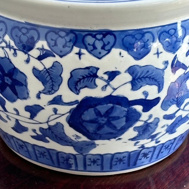1980s 1980s Petite Chinoiserie Fishbowl Style Porcelain Cachepot / Planter For Sale - Image 5 of 12
