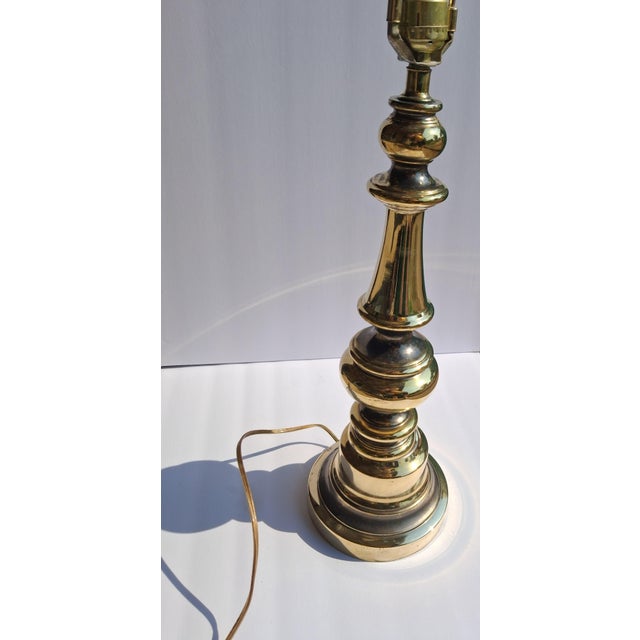 1960s Vintage Stiffel Hollywood Regency Brass Table Lamp (1960s/1970s) For Sale - Image 5 of 6