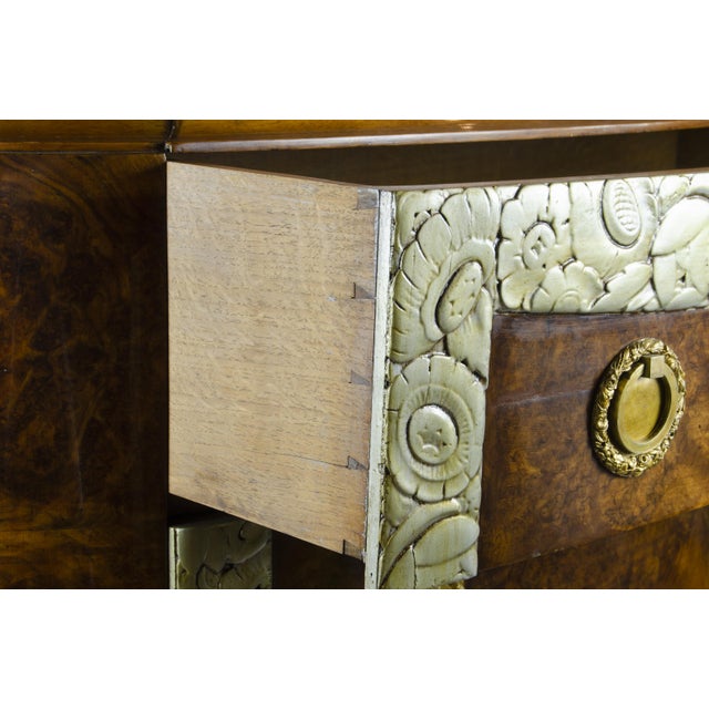 Early 20th Century Set of Art Déco Veneered Wood Commode and Pair of Side Nightstands Attributed to Mercier Frères, France For Sale - Image 6 of 11