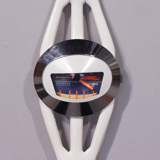 1970s Space Age Wrist Watch by André Le Marquand for Tressa Lux, 1970s, Set of 2 For Sale - Image 5 of 8