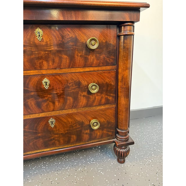 Henredon 1980s Henredon Historic Nachez Collection Crotch Mahogany Bachelors Chest For Sale - Image 4 of 11