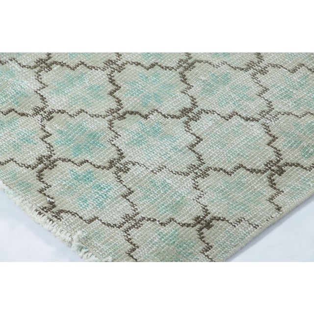 1950s Vintage Turkish Distressed Runner in Blue With Trellis Pattern - Rug & Kilim For Sale - Image 5 of 7