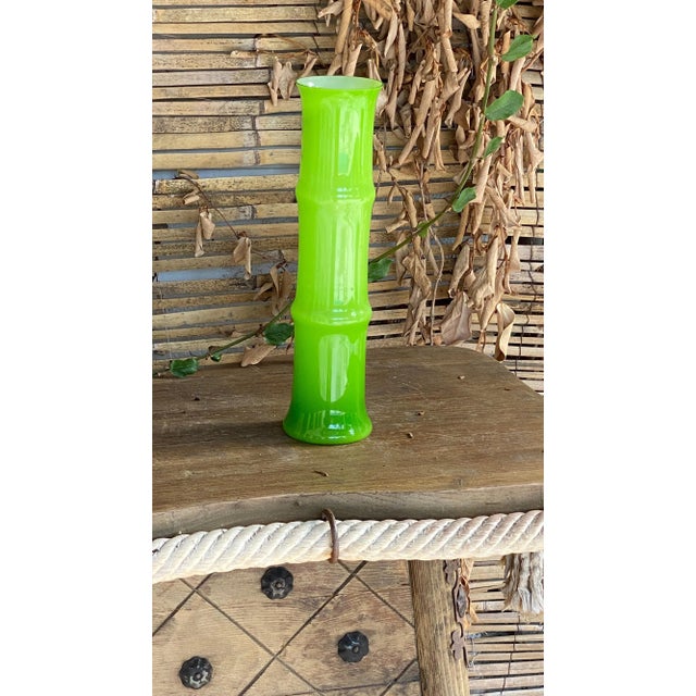 This vase is in white opaline. It has been made in Italy around 1970.