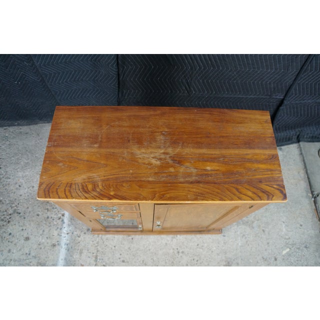 Late 19th Century Antique American Victorian Quartersawn Oak 2 Drawer Console Cabinet Cupboard 31" For Sale - Image 5 of 17