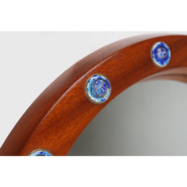 French Round Wooden Mirror with Blue and White Glass Decoration, 1960s For Sale - Image 6 of 10
