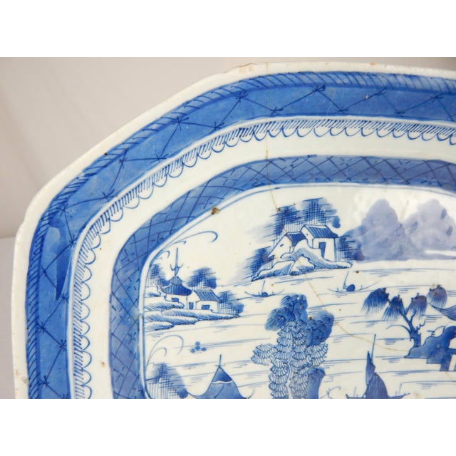 Late 18th - Early 19th Century Canton Platter With Old Staple Repairs For Sale In Orlando - Image 6 of 12