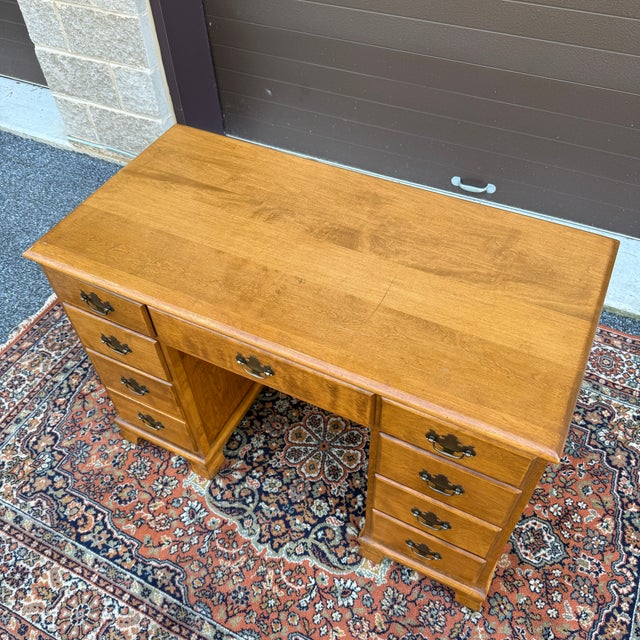 Ethan Allen Vintage Ethan Allen Heirloom Nutmeg Maple Traditional Double Pedestal 8 Drawer Writing Desk For Sale - Image 4 of 14