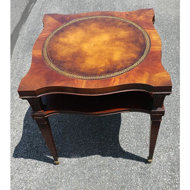 Brown Mid Century Weiman Mahogany and Tooled Leather Top Two-Tier Side Table For Sale - Image 8 of 9