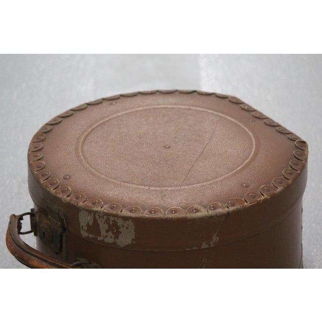 Brown Round Hat Box with Handle, 1920s For Sale - Image 17 of 18