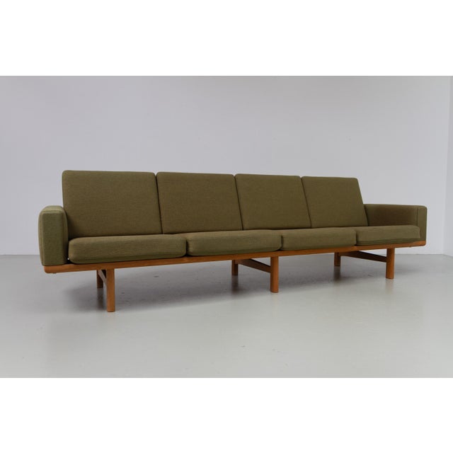 Mid-Century Modern Danish Modern Oak Sofa GE-236/4 by Hans J. Wegner for Getama, 1960s. For Sale - Image 3 of 18