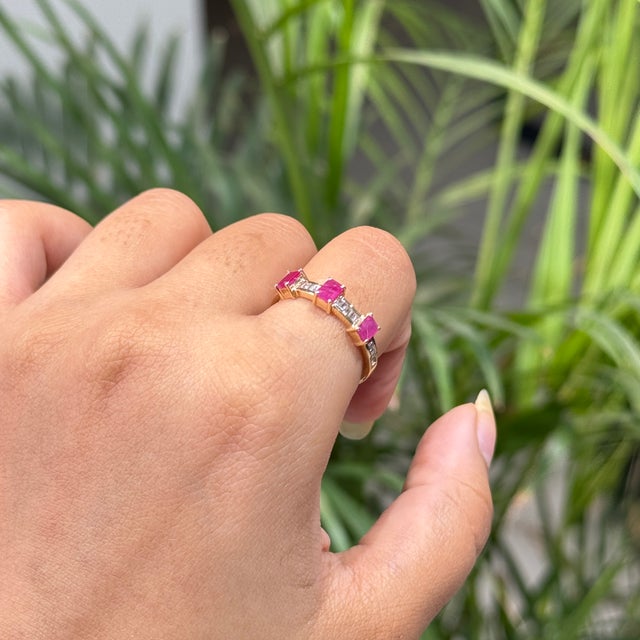 14k Gold Emerald-Cut Ruby & Baguette Diamond Modern Band Ring Size 8 For Sale In New York - Image 6 of 18