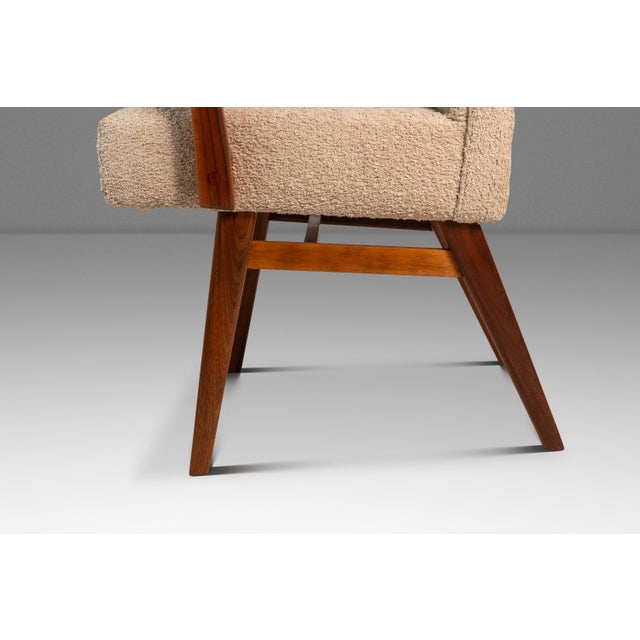 Rare Restored Mid-Century Modern Model C-108 Armchair in Walnut & Beige Bouclé Attributed to Jens Risom for Jens Risom Design, Usa, C. 1950s For Sale - Image 11 of 18