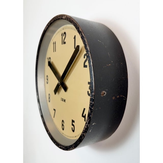 Mid-Century Modern Industrial Black Factory Wall Clock from IBM, 1950s For Sale - Image 3 of 17