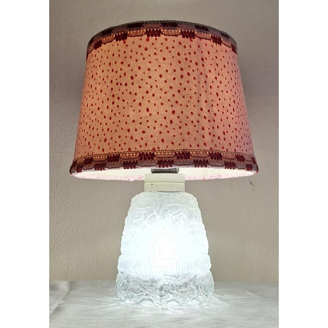 Vintage Table Lamp with Frosted Relief Glass Base and Pink Fabric Shade, 1970s For Sale - Image 4 of 9