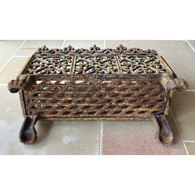 Late 19th-Century Victorian Gothic-Style Cast Iron Fleur-De-Lis Tracery Panel Jardinière on Lion Paw Feet For Sale - Image 12 of 18