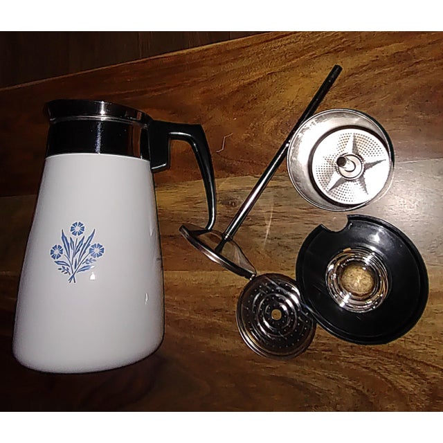 Immaculate 9-cup coffee percolator in Corning Ware Cornflower pattern. Clean interior with no staining. A bit of wear on...