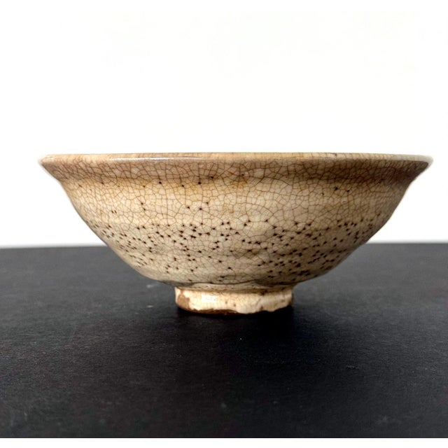 Japanese Izumo Chawan Tea Bowl by Hino Yoshinaga with Tomobako Box For Sale - Image 4 of 13