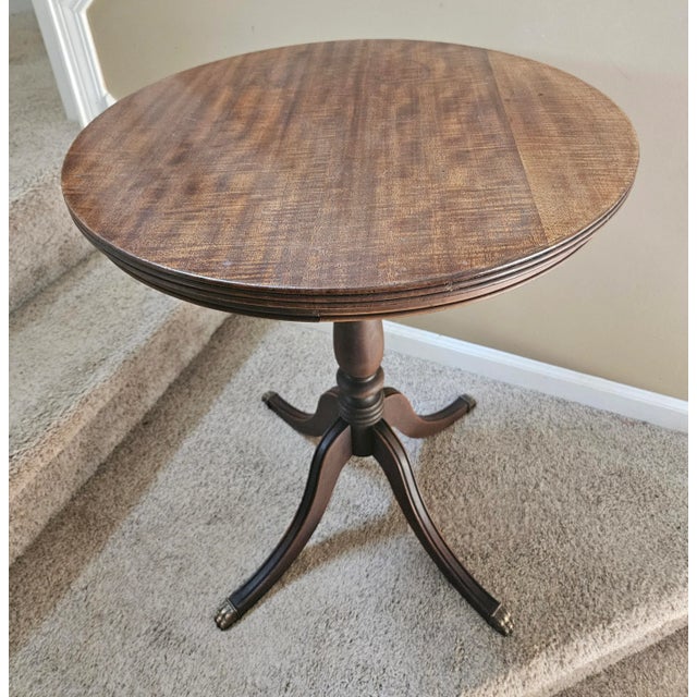 Lovely antique side table. Classic Queen Anne base. Top looks to be quarter sawn oak, with a great warm pattern.