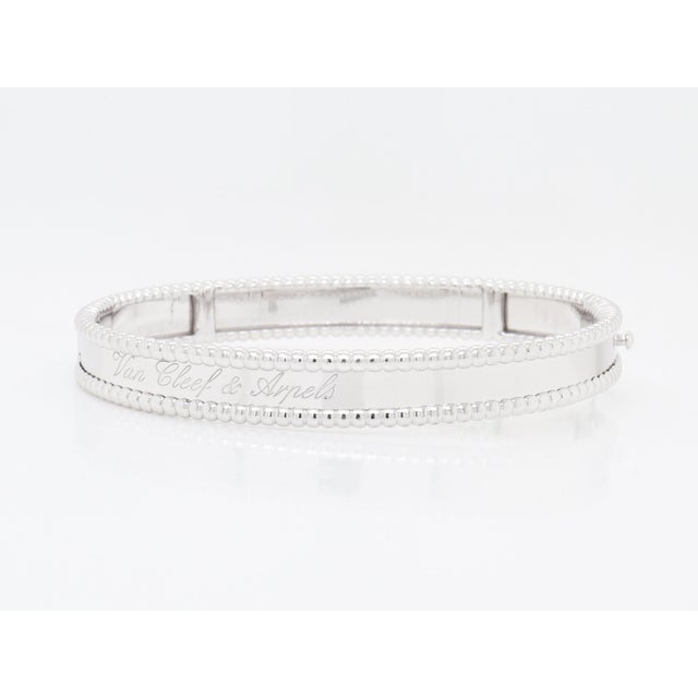 Silver Van Cleef & Arpels Vca 18k White Gold Perlée Signature Bracelet, Medium Model For Sale - Image 8 of 15