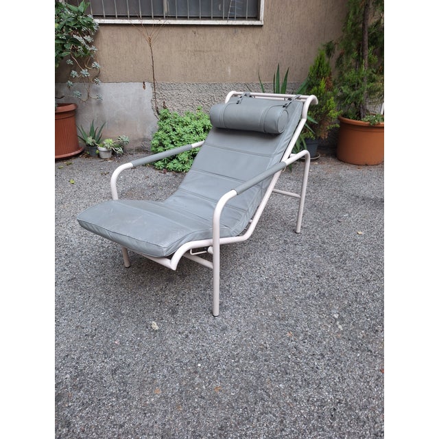 Genni Model Chaise Longue in White Frame and Grey Leather by Gabriele Mucchi for Zanotta, 1990s For Sale - Image 10 of 18