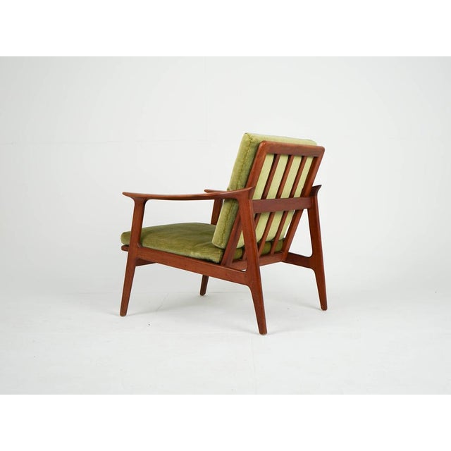 Vintage Teak and Green Velvet Fabric Armchair, 1960s, in Very Good conditions. Designed 1960 to 1969