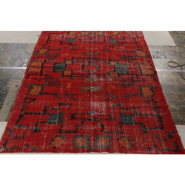 A beautiful 7x9 Art Deco vintage rug from Rug & Kilim’s growing Mid-Century Pasha Collection. Originating from Turkey...