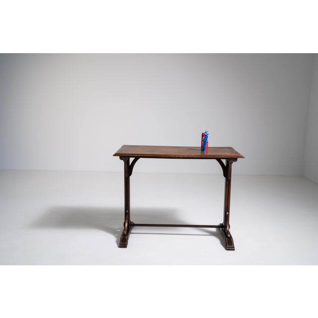 A distinctive bistro table inspired by Thonet’s bentwood techniques, characterized by elegant curved elements and...