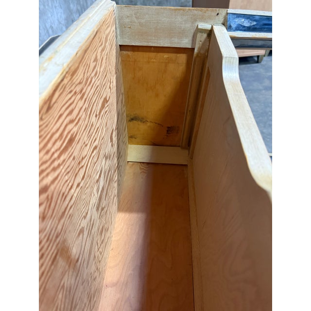 Pair of Églomisé Mirrored Chinoiserie Nightstands, Reverse-Painted One-Drawer For Sale - Image 14 of 17