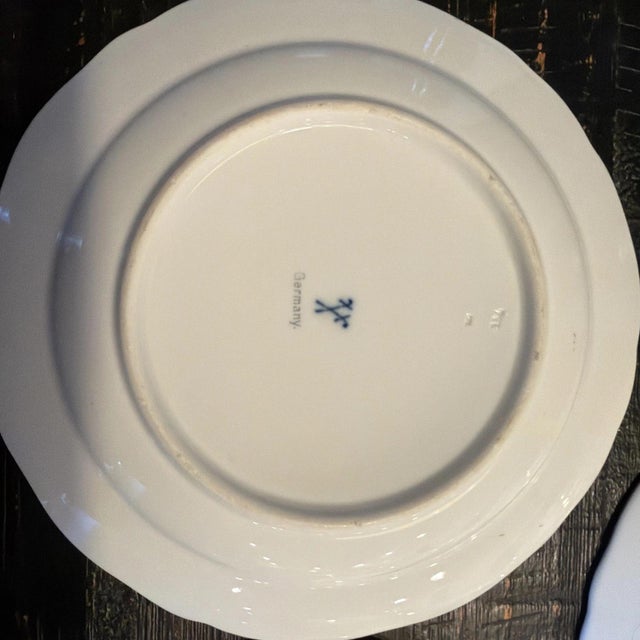 Mid-Century Modern Late 19th Century Meissen MS220 7inch Plates (7) Plus Matching Gravy Boat For Sale - Image 3 of 18