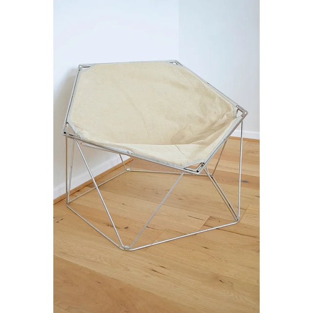 This foldable chair was designed in 1969 by Jean-Paul Barry and Kim Moltzer for Wilhelm Bofinger. The chair is made from a...