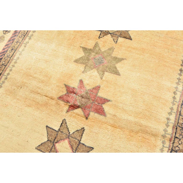 Ivory Qashqai Rug 4'3'' X 7' Ivory Wool Vintage Tribal Hand-Knotted Oriental Carpet For Sale - Image 8 of 13
