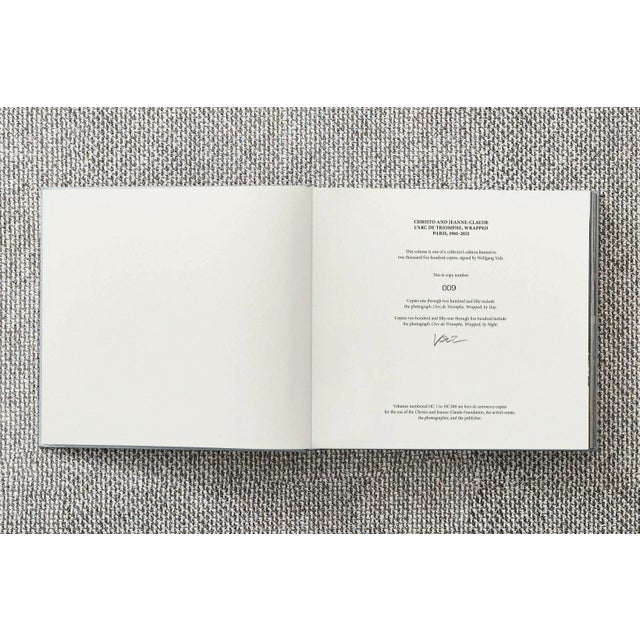 2020s TASCHEN Books "Christo and Jeanne-Claude. L'Arc de Triomphe, Wrapped, Paris" Photography Collector's Edition For Sale - Image 5 of 7