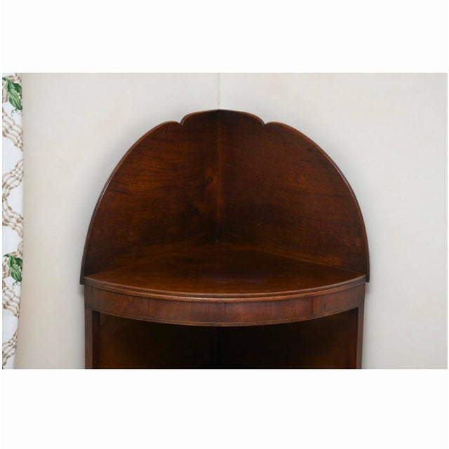 This little piece has so much elegance for the real estate space that it occupies. I think it is adorable as is or would...