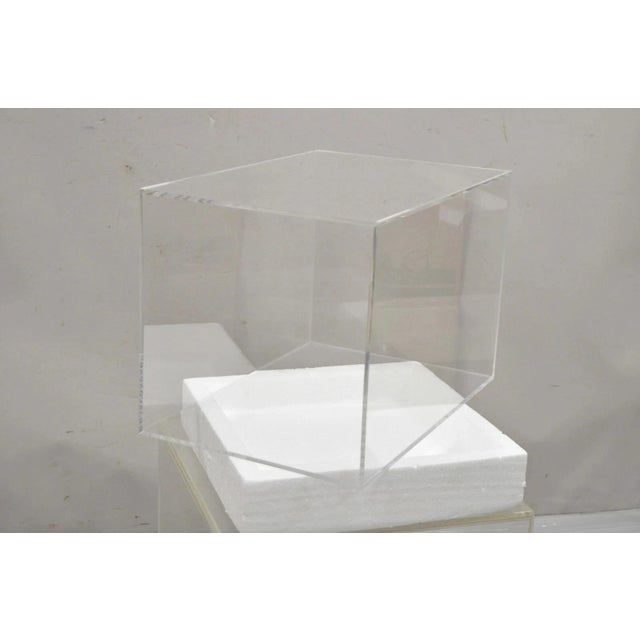 Late 20th Century 5 Sided 18" Clear Acrylic Lucite Vitrine Display Case Christine Taylor Collection For Sale In Philadelphia - Image 6 of 11