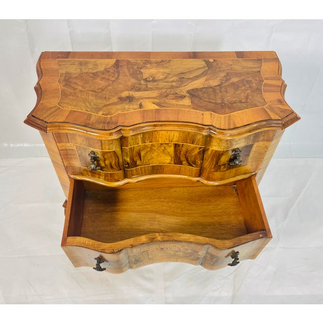 Italian Vintage Walnut Bombe Chest With Sculpted Legs For Sale - Image 10 of 18