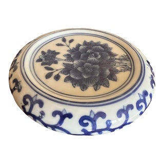 Mid 20th Century Vintage Blue & White Chinoiserie Display Riser Stand For Sale