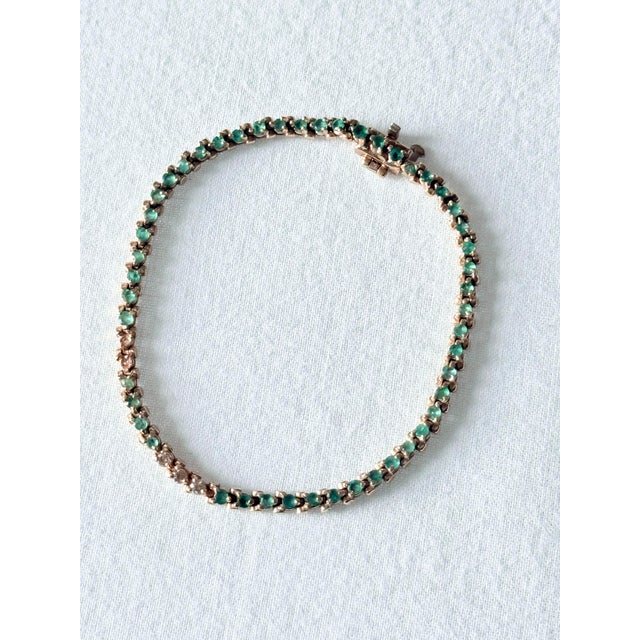 1980s Vintage 14k Yellow Gold Natural Emerald & Diamond Tennis Bracelet For Sale - Image 5 of 15