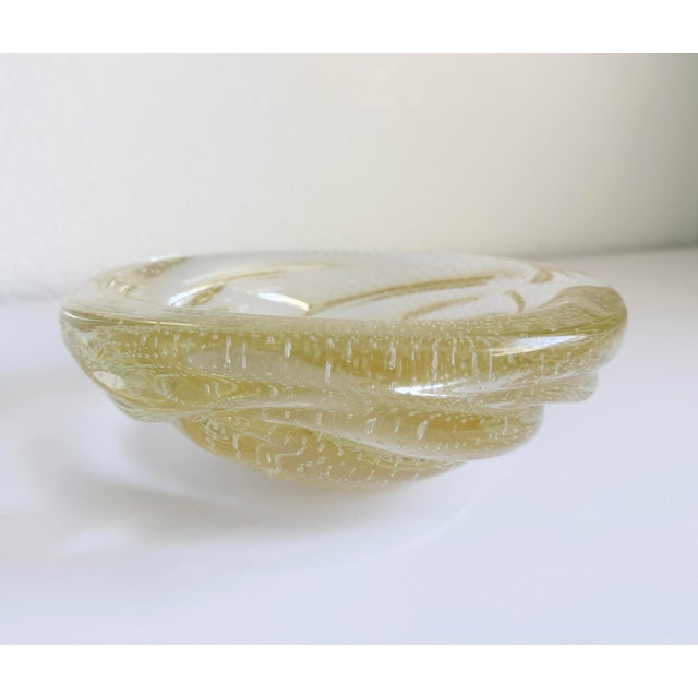 A substantial 9" diameter, 7.5 lb. Murano bullicante art glass centerpiece bowl or ashtray. The piece features thick, pale...