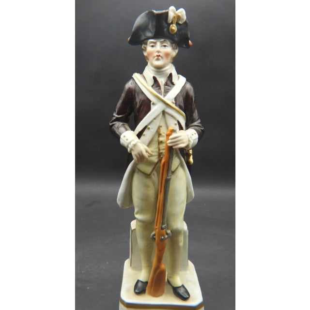 Figurative Sitzendorf Porcelain Revolutionary War Pennsylvania Infantry Soldier Figurine 1918-1920 For Sale - Image 3 of 8