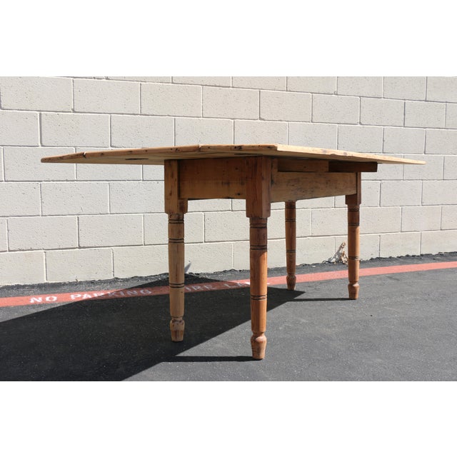 1920s 19th Century French Provincial Farmhouse Pine Drop-Leaf Dining Table For Sale - Image 5 of 18