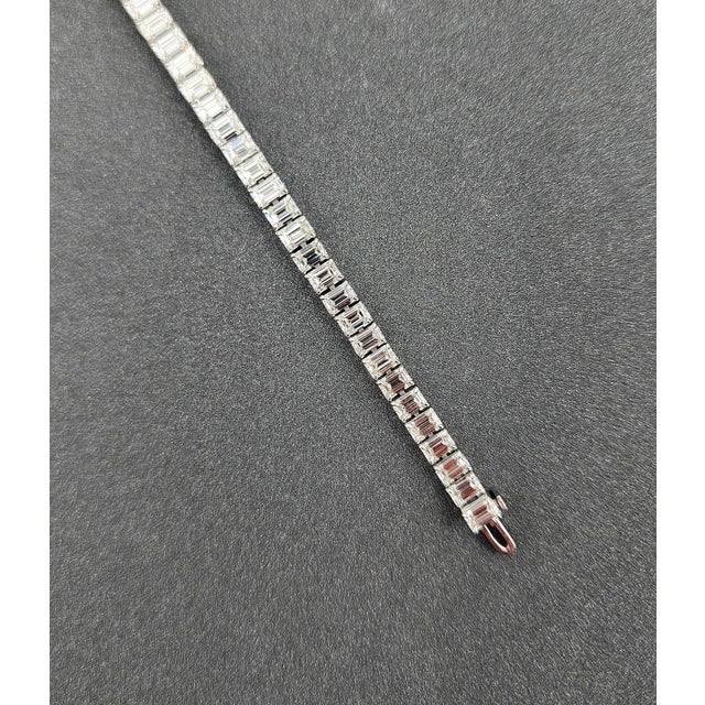 Early 21st Century 9.28 Ct Emerald Cut Diamond Tennis Bracelet For Sale - Image 5 of 8