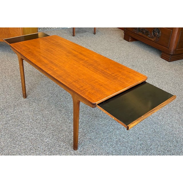 Iconic Mid Century Modern Extending Teak Coffee Table W/ Two Pull-Out Drinks Trays c.1960 For Sale - Image 12 of 12