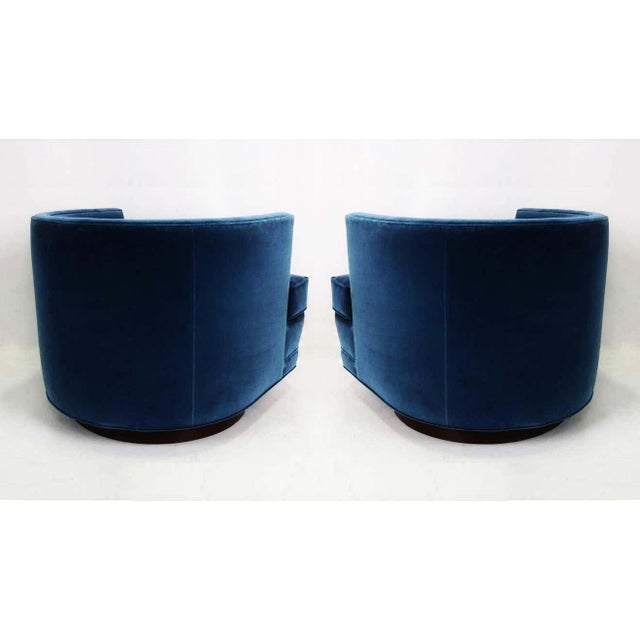 Mid-Century Modern Luxurious Blue Velvet Swivel Lounge Chairs - A Pair For Sale In Dallas - Image 6 of 7