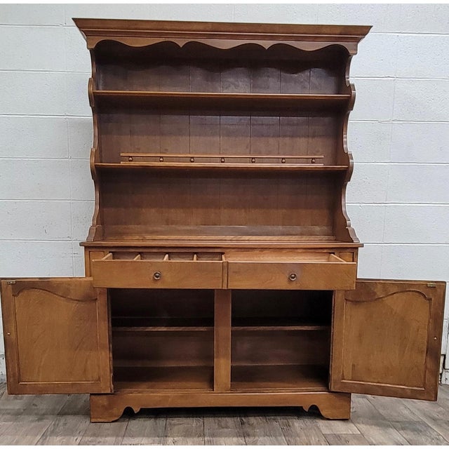 This is a gorgeous vintage Ethan Allen Heirloom Nutmeg Maple 47” buffet or server with open hutch, 10-6035 and 10-6039....