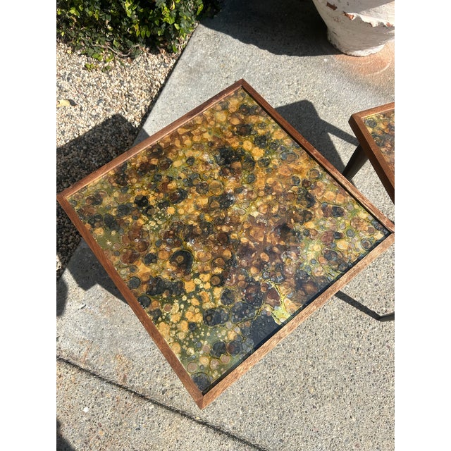 Pair of Vintage Resin Mottled Pebble Top Nesting Side Tables, Set of 2 For Sale - Image 13 of 14