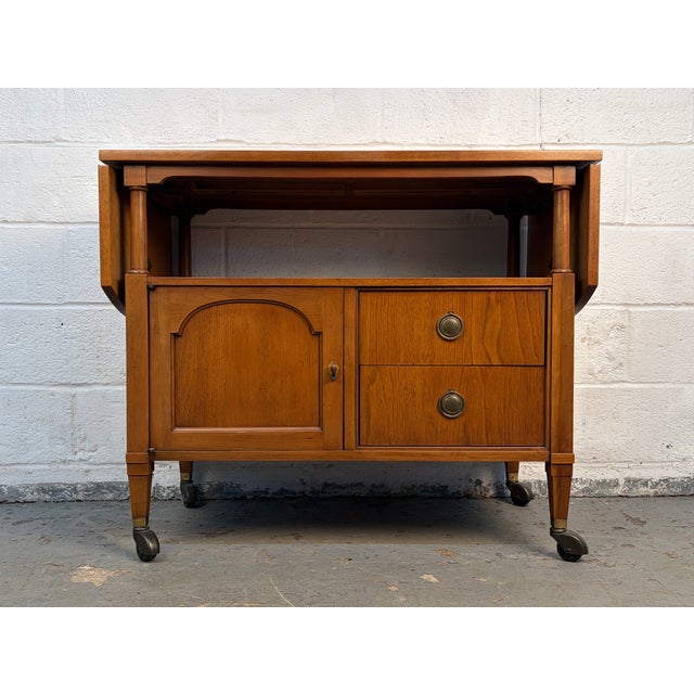 Mid 20th Century Modern Walnut and Brass Drop Leaf Bar Cart For Sale - Image 4 of 17