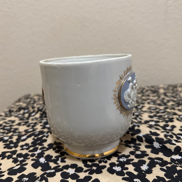 Vintage Candrea Japan Porcelain Cherub/Angel Medallion Cup With 22k Gold Gilt Accents, Wedgwood Style For Sale - Image 4 of 8